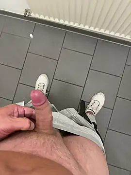 Leon42xxx online show from 4, 8, 2026