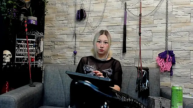 Miss Kaz online show from 6, 7, 2026