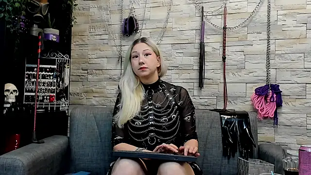 Miss Kaz online show from 11, 7, 2026