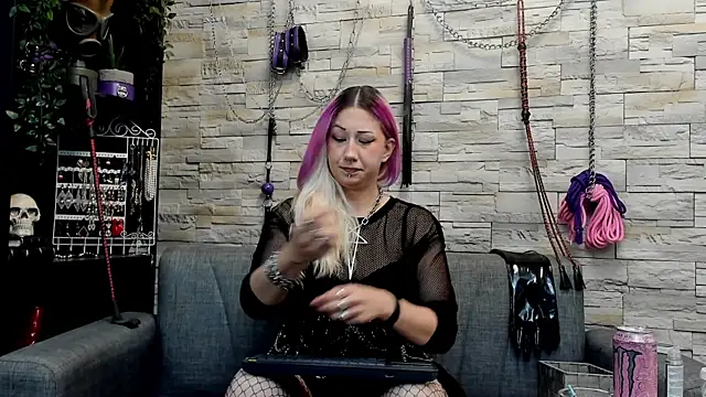 Miss Kaz online show from 23, 7, 2026