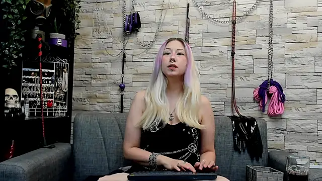 Miss Kaz online show from 4, 8, 2026