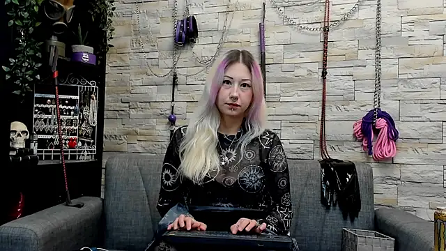 Miss Kaz online show from 5, 8, 2026