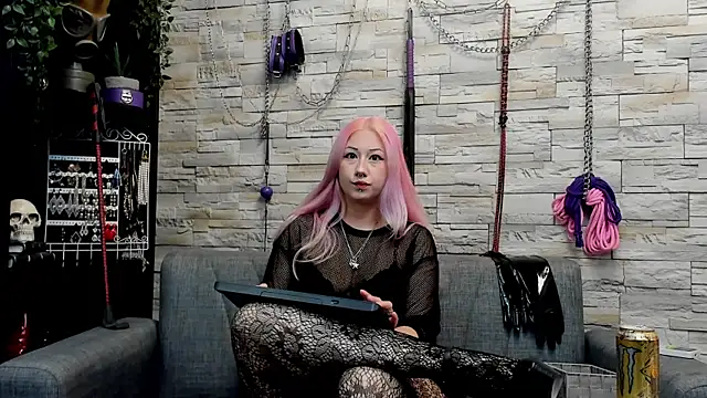 Miss Kaz online show from 9, 8, 2026