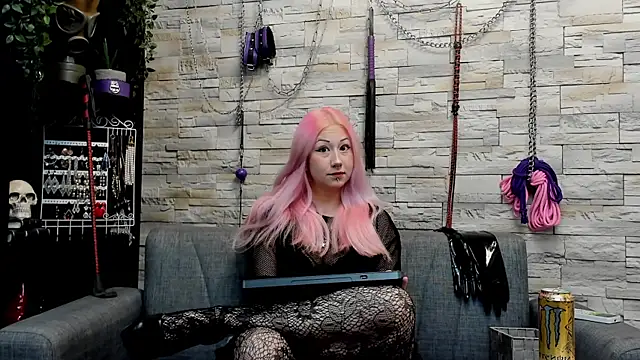 Miss Kaz online show from 9, 8, 2026