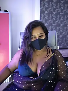 Snapshot of beauty_lisa- chatting on 8, 7, 2026 beauty lisa- online show from 8, 7, 2026