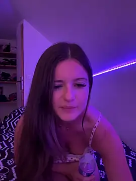Snapshot of petiteambre chatting on 15, 6, 2026 petiteambre online show from 15, 6, 2026