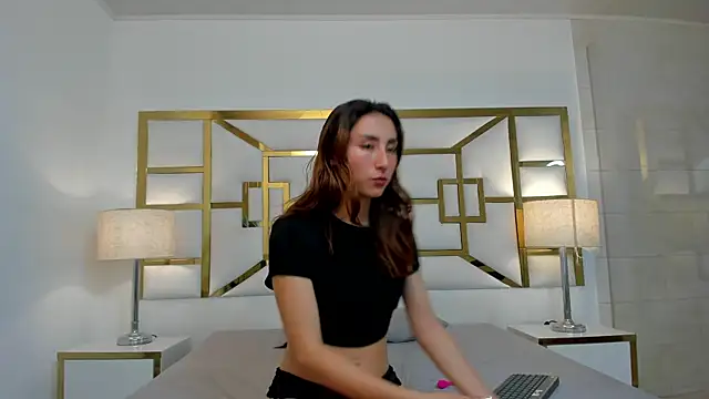 Snapshot of VivieneLuxe chatting on 10, 7, 2026 VivieneLuxe online show from 10, 7, 2026