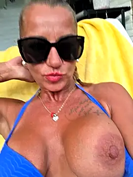 housewifebella online show from 17, 7, 2026
