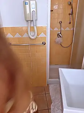 housewifebella online show from 29, 7, 2026