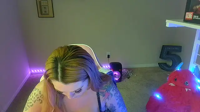 Snapshot of karmathevixen chatting on 27, 6, 2026 karmathevixen online show from 27, 6, 2026