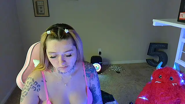 Snapshot of karmathevixen chatting on 6, 7, 2026 karmathevixen online show from 6, 7, 2026