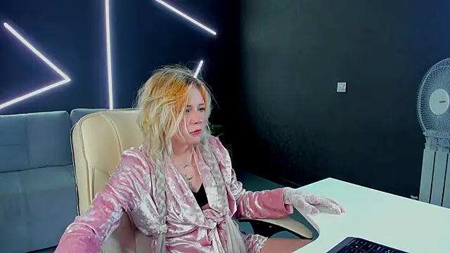 kikipeach online show from 30, 6, 2026