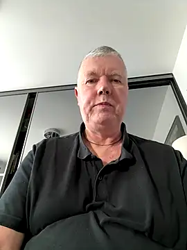 Snapshot of cumboy chatting on 4, 11, 2025 cumboy online show from 4, 11, 2025