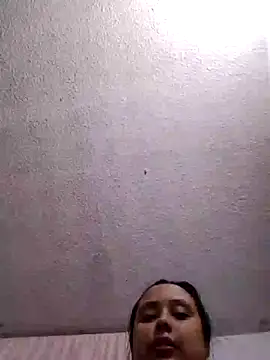 Snapshot of Laura_99 chatting on 5, 7, 2026 Laura 99 online show from 5, 7, 2026