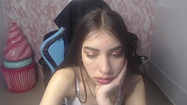 Snapshot of KiaraStar_ch chatting on 7, 7, 2026 KiaraStar ch online show from 7, 7, 2026