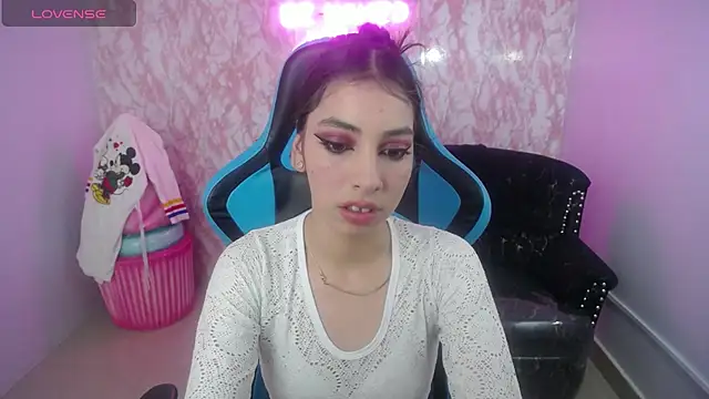 Snapshot of KiaraStar_ch chatting on 10, 7, 2026 KiaraStar ch online show from 10, 7, 2026