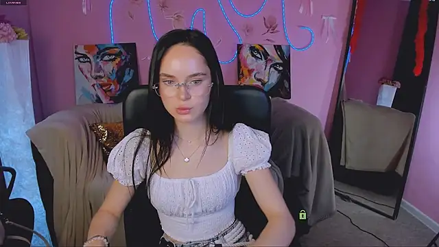 Snapshot of vanesa_lux chatting on 5, 7, 2026 vanesa lux online show from 5, 7, 2026