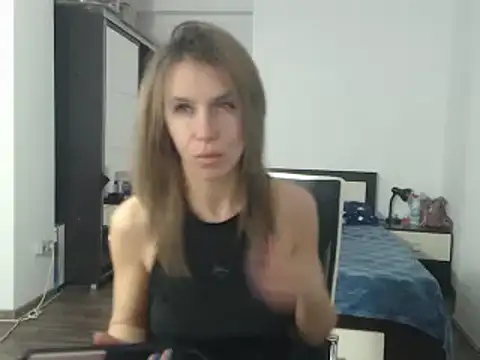 Snapshot of DedeSibel chatting on 13, 2, 2025 DedeSibel online show from 13, 2, 2025