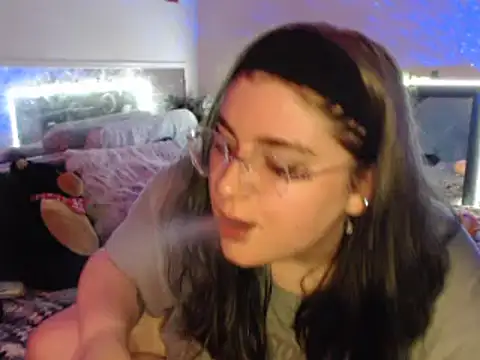Snapshot of starfucker420XO chatting on 7, 7, 2026 starfucker420XO online show from 7, 7, 2026