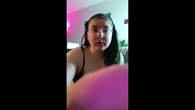 Snapshot of starfucker420XO chatting on 24, 7, 2026 starfucker420XO online show from 24, 7, 2026