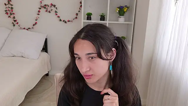 Snapshot of Eleonora_Sun chatting on 5, 7, 2026 Eleonora Sun online show from 5, 7, 2026