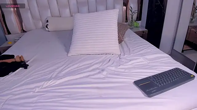 Snapshot of SarahPreston chatting on 8, 1, 2025 SarahPreston online show from 8, 1, 2025