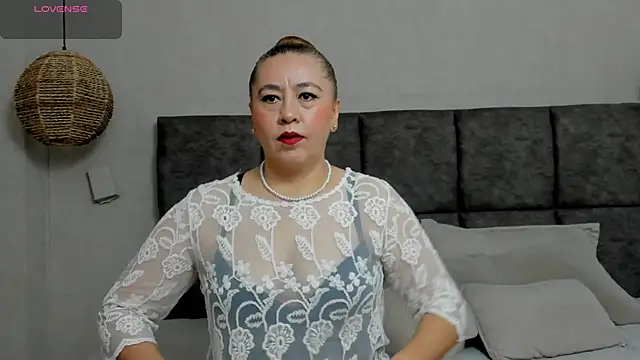 Snapshot of vera__lux chatting on 3, 8, 2026 vera lux online show from 3, 8, 2026