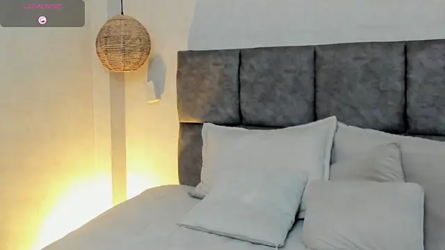 Snapshot of vera__lux chatting on 4, 8, 2026 vera lux online show from 4, 8, 2026