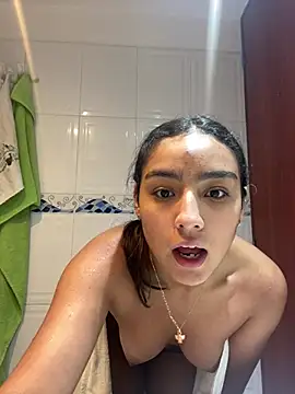Snapshot of mialuxuryyx chatting on 27, 6, 2026 mialuxuryyx online show from 27, 6, 2026