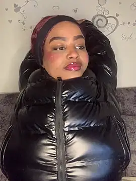 Snapshot of Ayla_Noir chatting on 10, 8, 2026 Ayla Noir online show from 10, 8, 2026