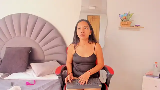 Snapshot of VioletR_osse chatting on 28, 7, 2026 VioletR osse online show from 28, 7, 2026