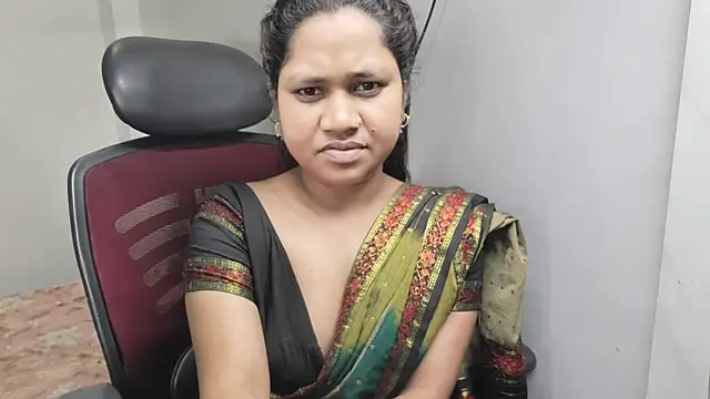 Snapshot of Shakina_begam43 chatting on 10, 7, 2026 Shakina begam43 online show from 10, 7, 2026