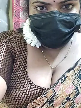 Snapshot of Floraa-Queen chatting on 21, 7, 2026 Floraa-Queen online show from 21, 7, 2026