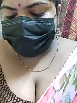 Snapshot of Floraa-Queen chatting on 23, 7, 2026 Floraa-Queen online show from 23, 7, 2026