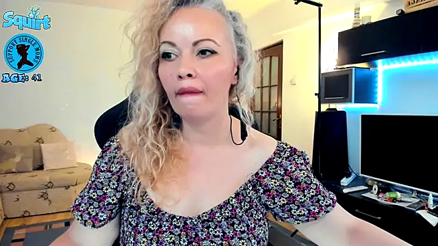 WhitneyLynn online show from 12, 9, 2025