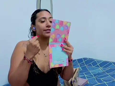 Snapshot of EmmaLenox chatting on 3, 8, 2026 EmmaLenox online show from 3, 8, 2026