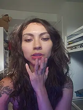 RebelRileyX online show from 28, 7, 2026
