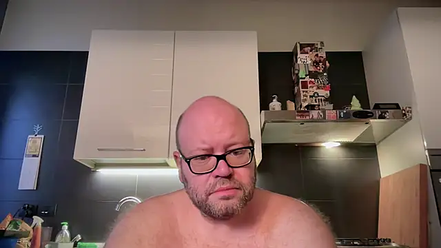Snapshot of theitalianbear chatting on 4, 7, 2026 theitalianbear online show from 4, 7, 2026
