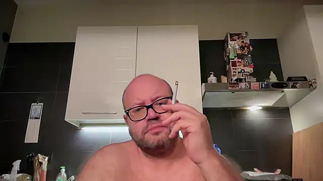 Snapshot of theitalianbear chatting on 7, 7, 2026 theitalianbear online show from 7, 7, 2026