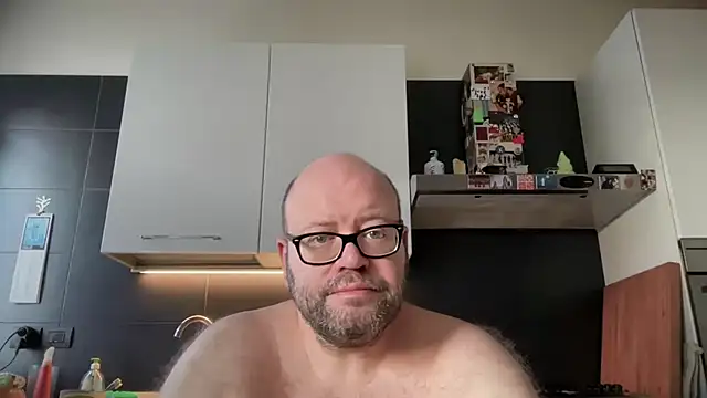 Snapshot of theitalianbear chatting on 8, 7, 2026 theitalianbear online show from 8, 7, 2026