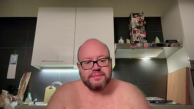 Snapshot of theitalianbear chatting on 15, 7, 2026 theitalianbear online show from 15, 7, 2026