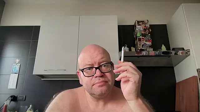 Snapshot of theitalianbear chatting on 21, 7, 2026 theitalianbear online show from 21, 7, 2026