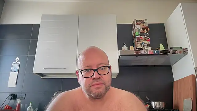 Snapshot of theitalianbear chatting on 24, 7, 2026 theitalianbear online show from 24, 7, 2026