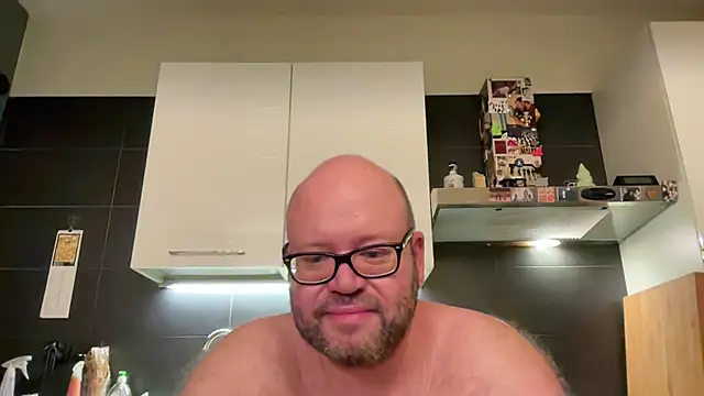 Snapshot of theitalianbear chatting on 4, 8, 2026 theitalianbear online show from 4, 8, 2026