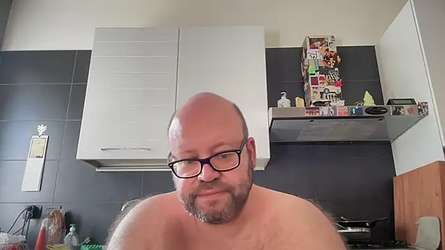 Snapshot of theitalianbear chatting on 6, 8, 2026 theitalianbear online show from 6, 8, 2026