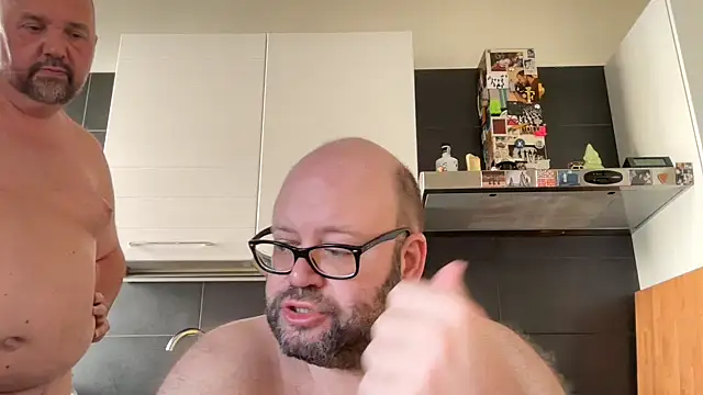 Snapshot of theitalianbear chatting on 9, 8, 2026 theitalianbear online show from 9, 8, 2026