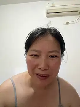 Snapshot of linlin-717 chatting on 3, 8, 2026 linlin-717 online show from 3, 8, 2026