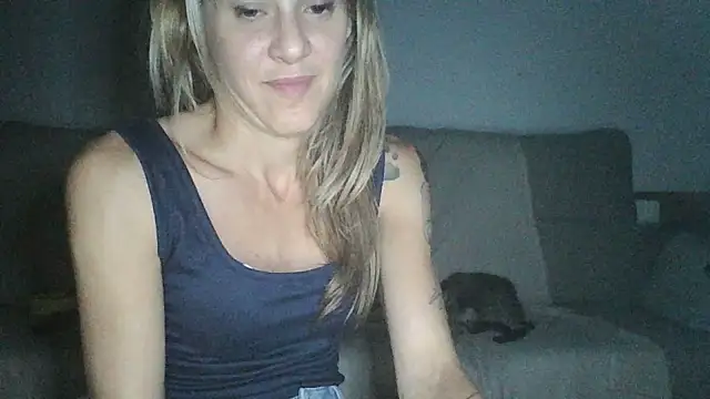 Snapshot of Viciosillaa chatting on 4, 8, 2026 Viciosillaa online show from 4, 8, 2026