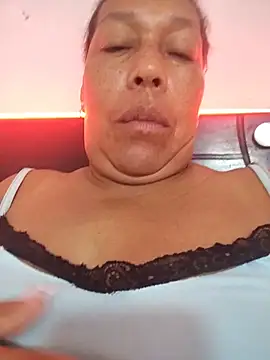 Snapshot of Bella-Milf_ chatting on 4, 8, 2026 Bella-Milf online show from 4, 8, 2026