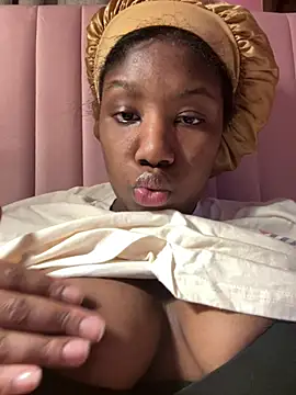 YummyGirlBubbles online show from 3, 8, 2026